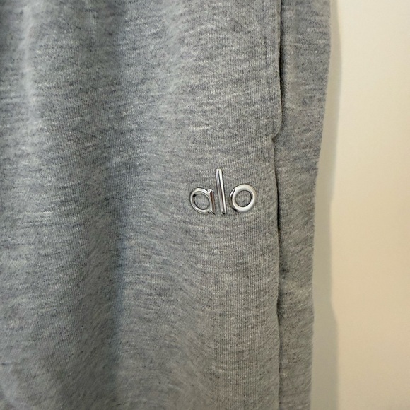 ALO Yoga Gray Jogger Sweatpants - Picture 4 of 5